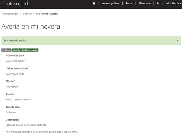 Overview of case comments for 'Avería en mi nevera' in Dynamics 365, showing updates and acknowledgments.