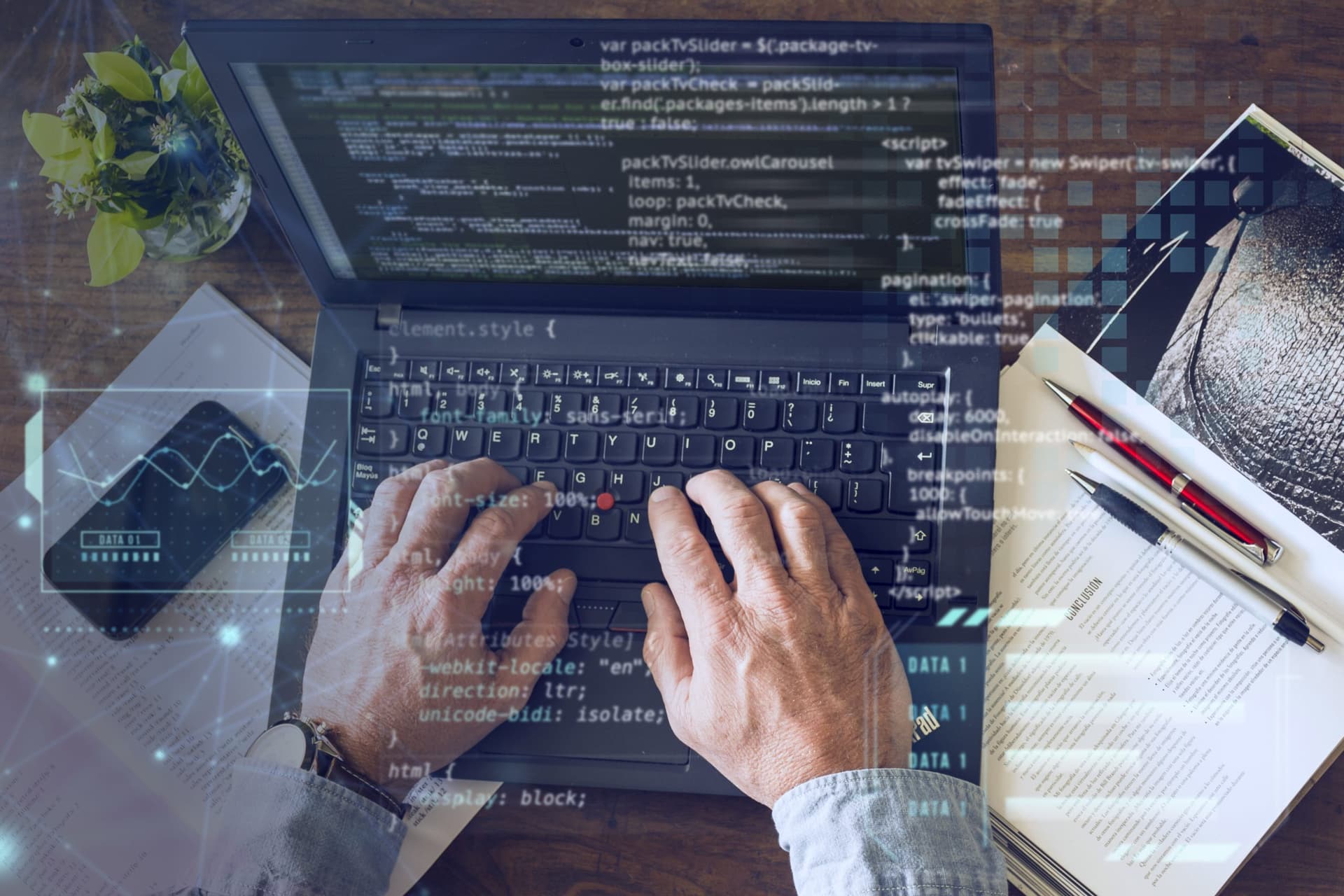 programador escribiendo codigo